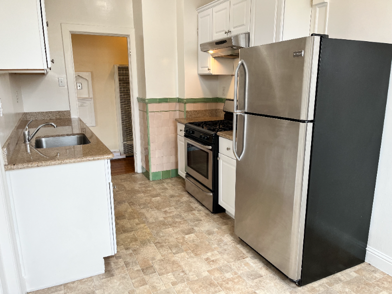 5650 Mission St #A - Photo 4 of 7