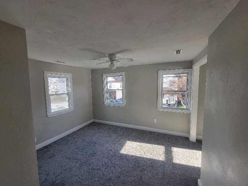 410 Middlesex St - Photo 6 of 20