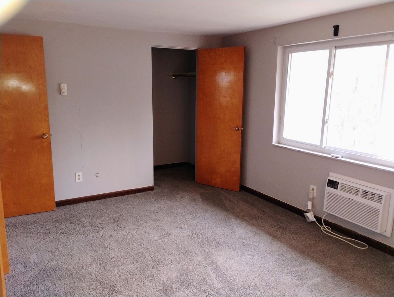 Greenock Manor 2 bedroom 1 bath apartment - Photo 5 of 13