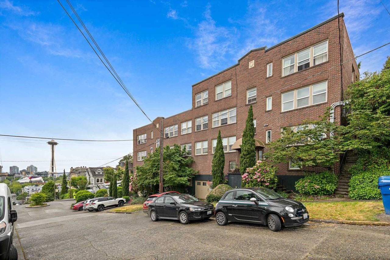 1105 5th Ave N - Photo 2 of 5