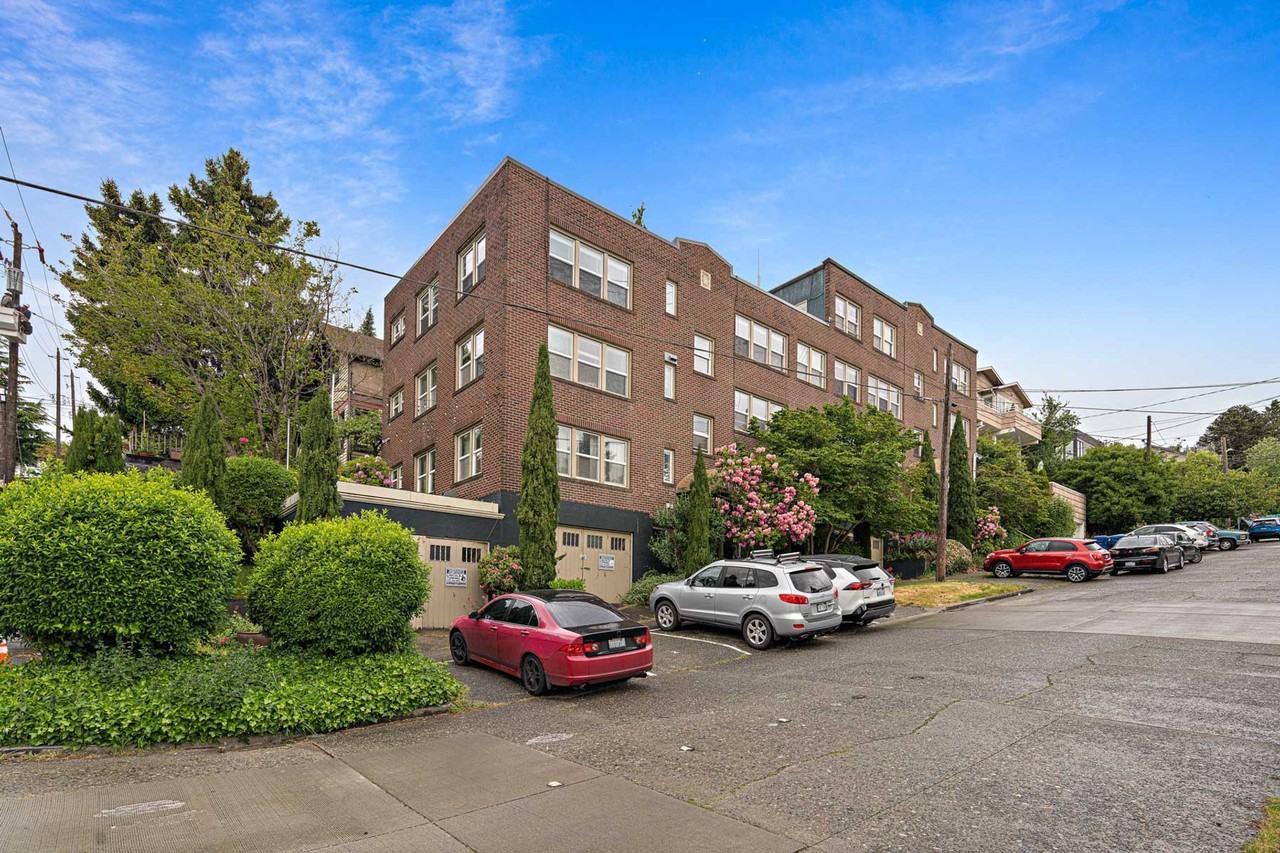 1105 5th Ave N - Photo 4 of 5