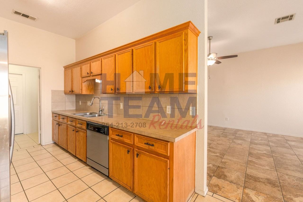 4001 Bade Court - Photo 6 of 17