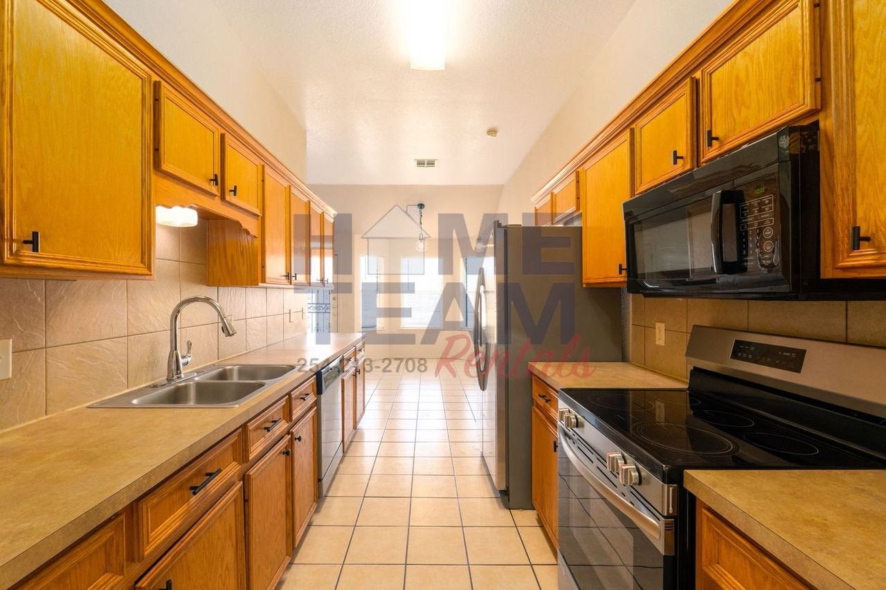 4001 Bade Court - Photo 7 of 17