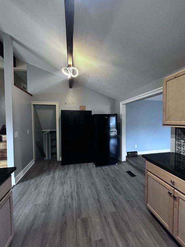 4025 Kenyon Ave - Photo 3 of 16