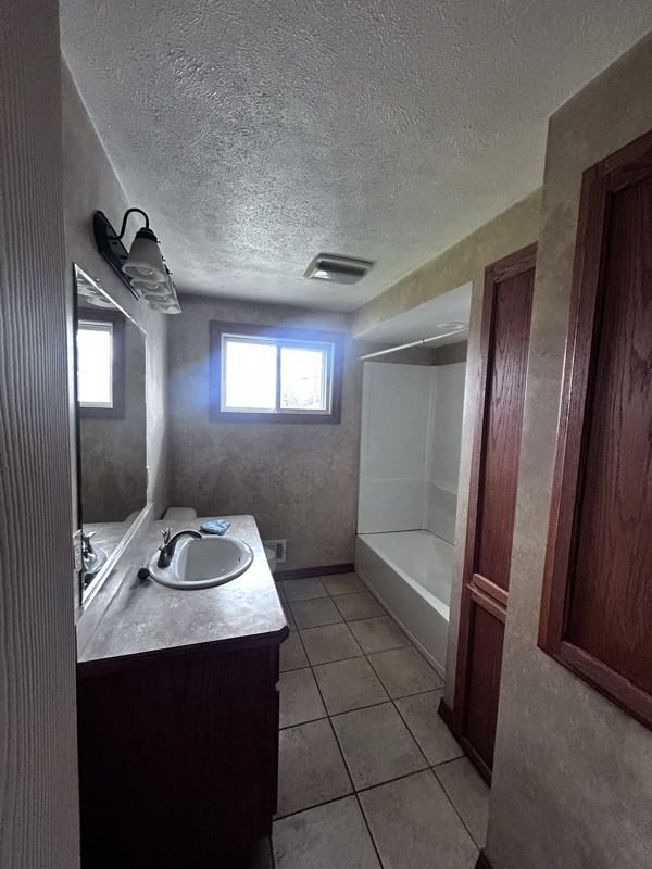 4025 Kenyon Ave - Photo 7 of 16