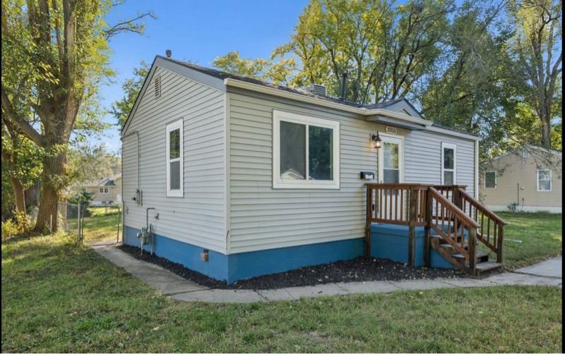 3355 N 40th Ave - Photo 2 of 20