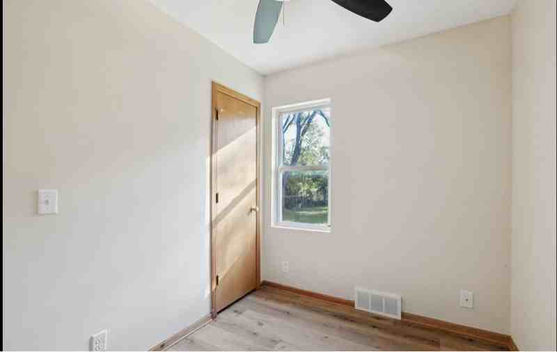 3355 N 40th Ave - Photo 6 of 20