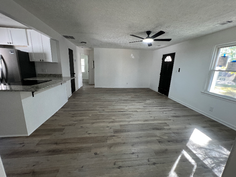 2160 Dowdell Dr - Photo 5 of 18