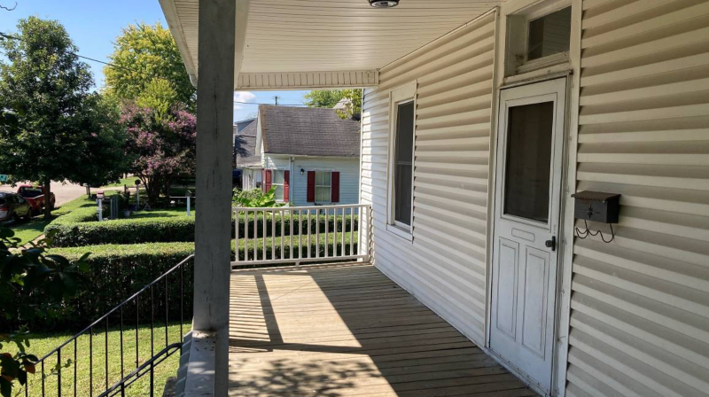 201 East Caldwell Avenue