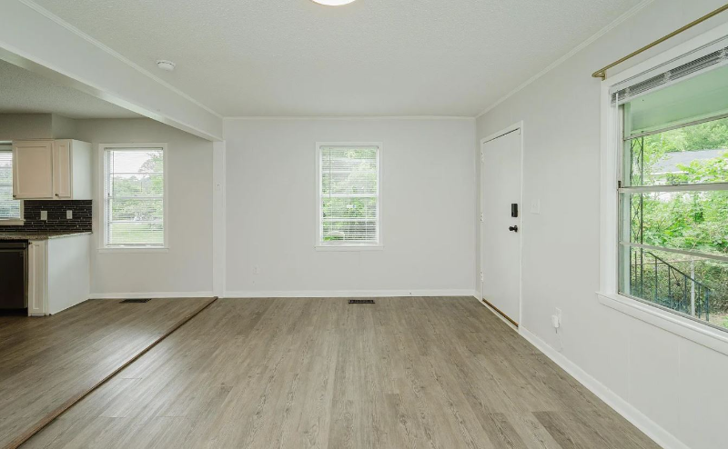 2033 E Lake Blvd - Photo 5 of 20