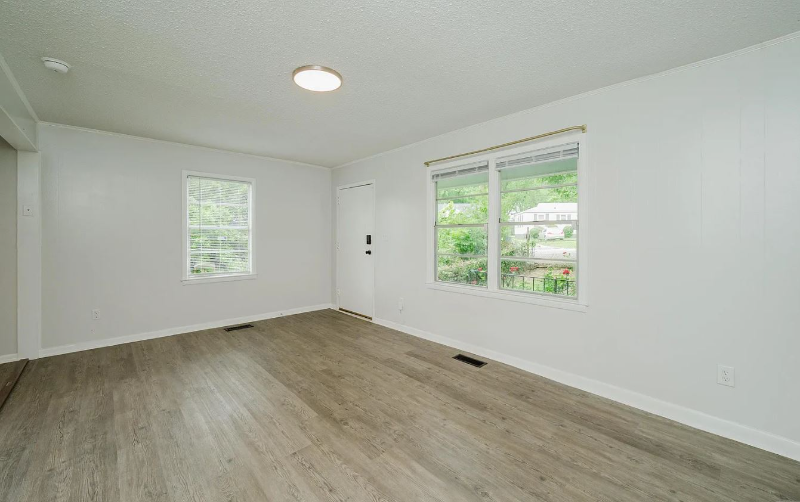 2033 E Lake Blvd - Photo 6 of 20