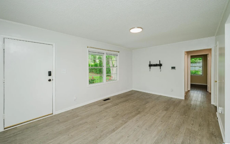 2033 E Lake Blvd - Photo 7 of 20