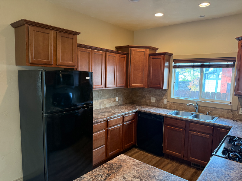 619 Grand Avenue #B - Photo 2 of 9