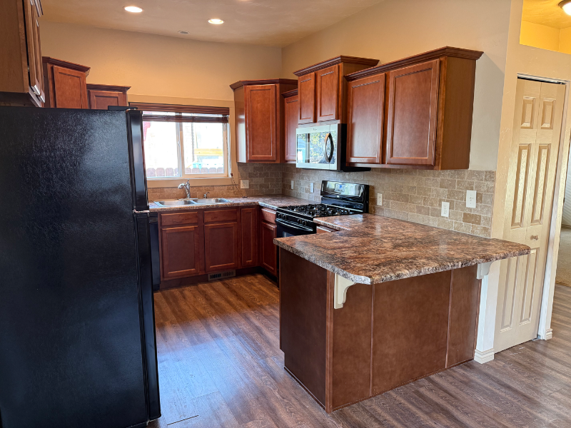 619 Grand Avenue #B - Photo 3 of 9