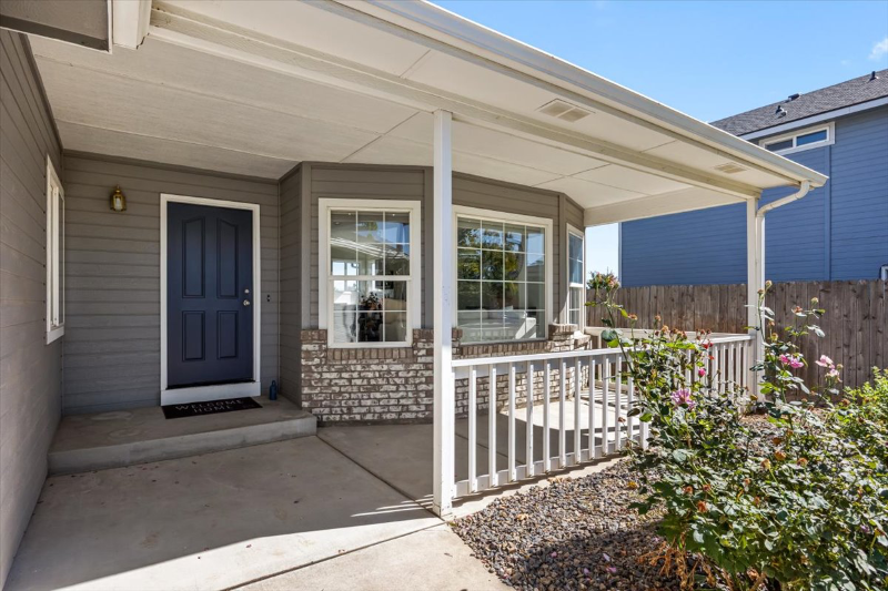 5174 N Rothmans Ave - Photo 2 of 20