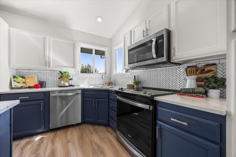 5174 N Rothmans Ave - Photo 7 of 20