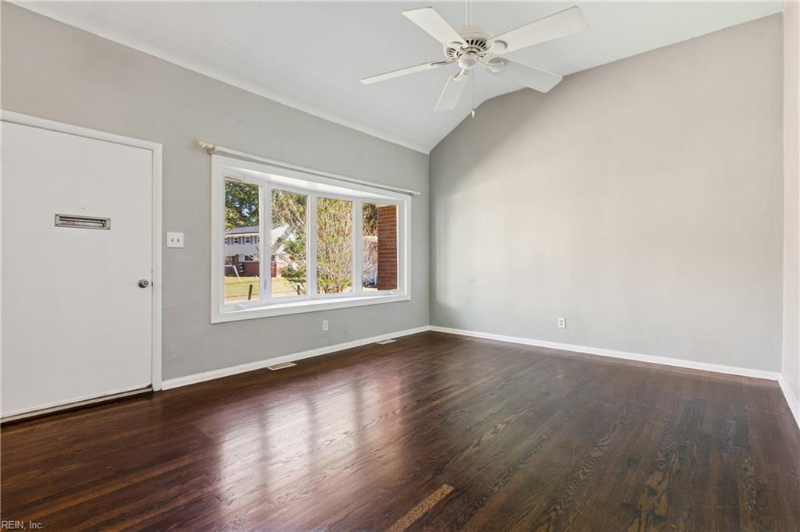 301 Pepper Mill Ct - Photo 3 of 20