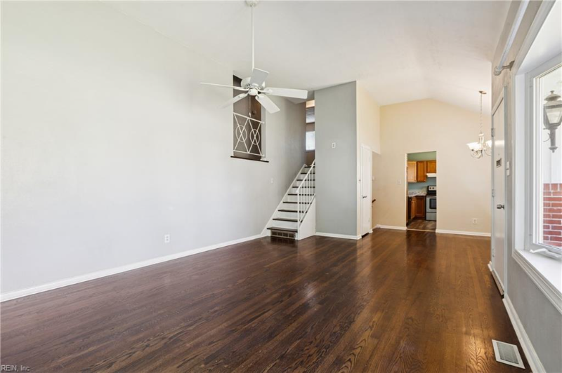 301 Pepper Mill Ct - Photo 7 of 20