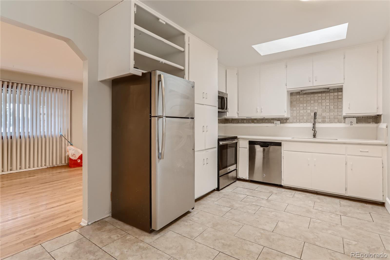 6470 Olive St - Photo 5 of 15