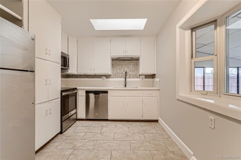 6470 Olive St - Photo 6 of 15