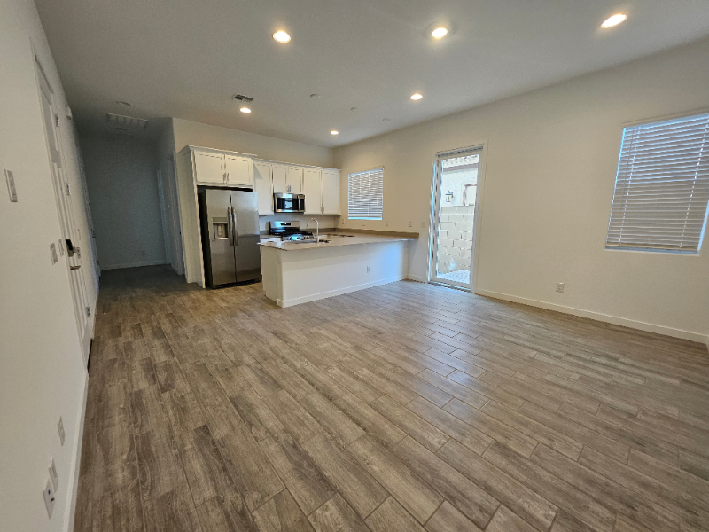 17593 W Victory St - Photo 5 of 13