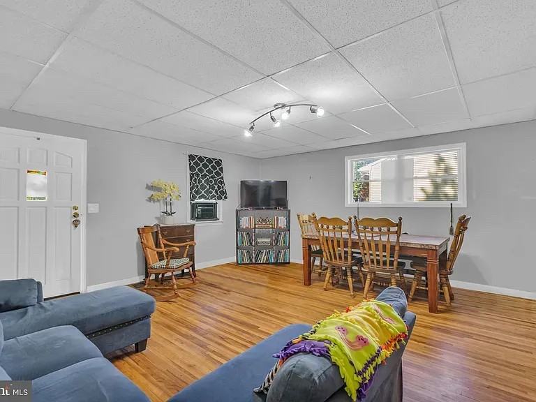 134 Phillips Ave - Photo 5 of 8