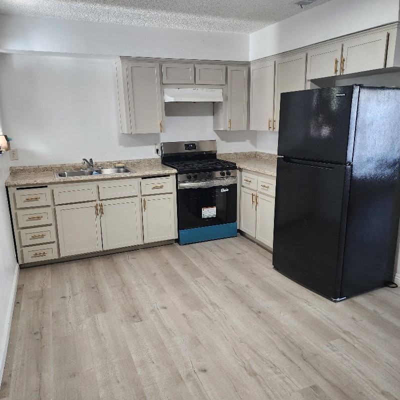 2458 South Backer Avenue - Photo 3 of 8