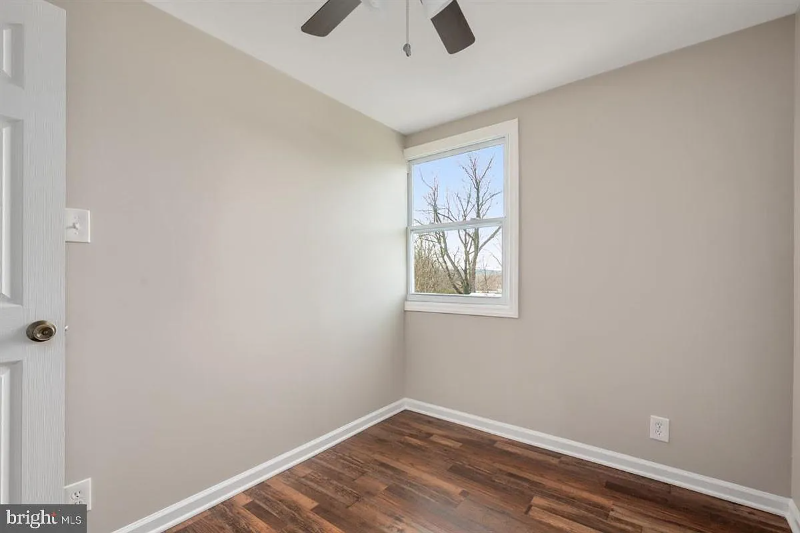 1003 Fredonia Ct - Photo 2 of 10