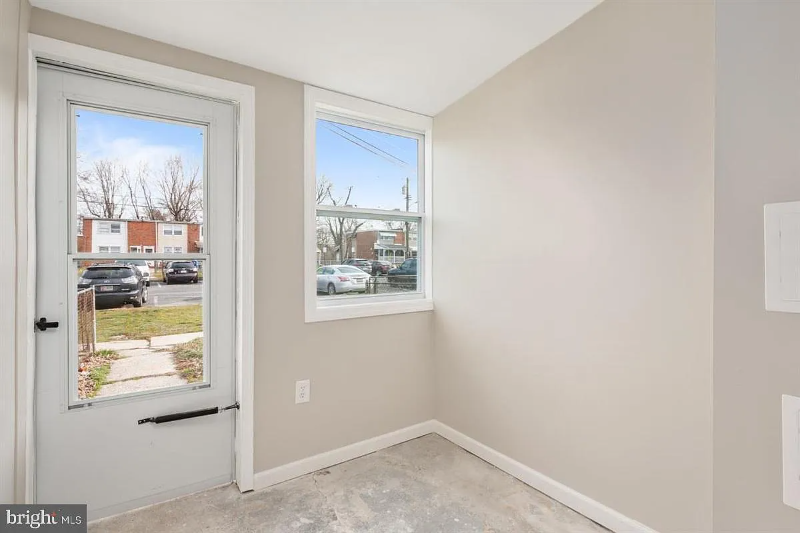 1003 Fredonia Ct - Photo 3 of 10