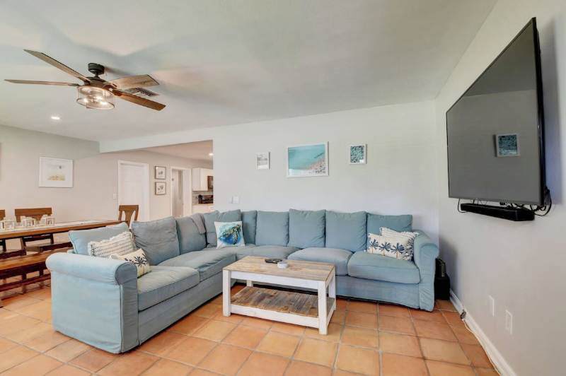 721 Northeast 8th Avenue - Photo 2 of 19