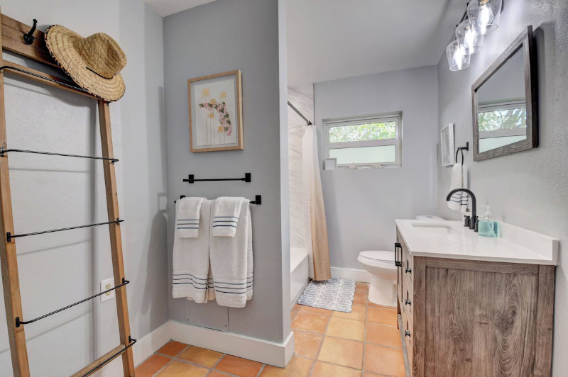 721 Northeast 8th Avenue - Photo 5 of 19