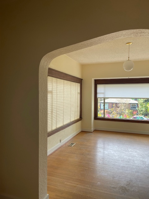 4612 Meridian Ave N - Photo 3 of 10