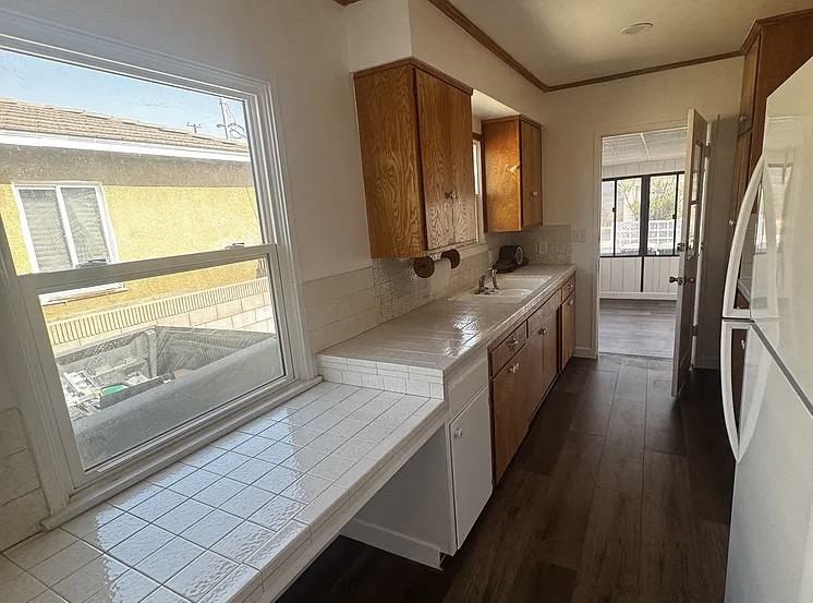 4350 Filhurst Avenue - Photo 2 of 20