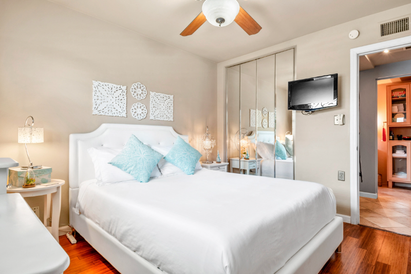 21111 Barbados Circle - Photo 5 of 10