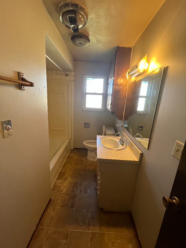 509 E Staat St - Photo 4 of 8