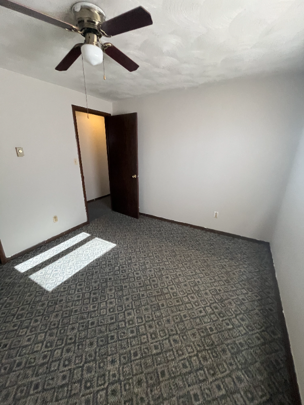 509 E Staat St - Photo 6 of 8