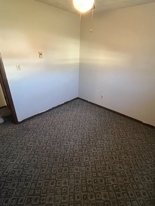 509 E Staat St - Photo 7 of 8