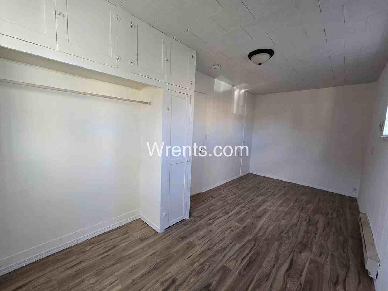 1327 E Bridgeport Ave - Photo 4 of 8