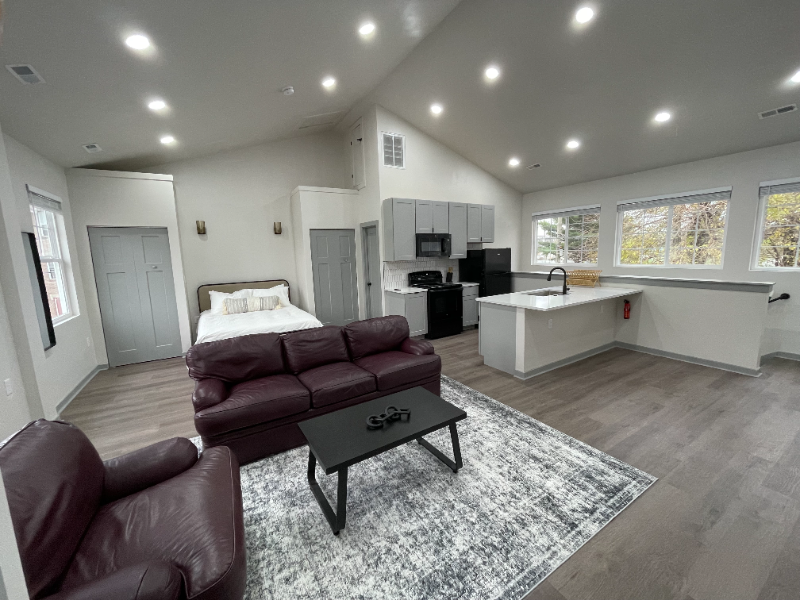 2253 North Kenwood Avenue #B