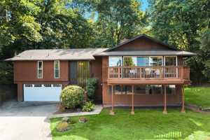 featured image of 4740 Lakehurst Lane