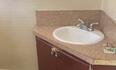 1715 Locust St - Photo 7 of 14