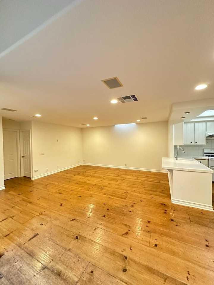 14 Tangerine - Photo 4 of 27