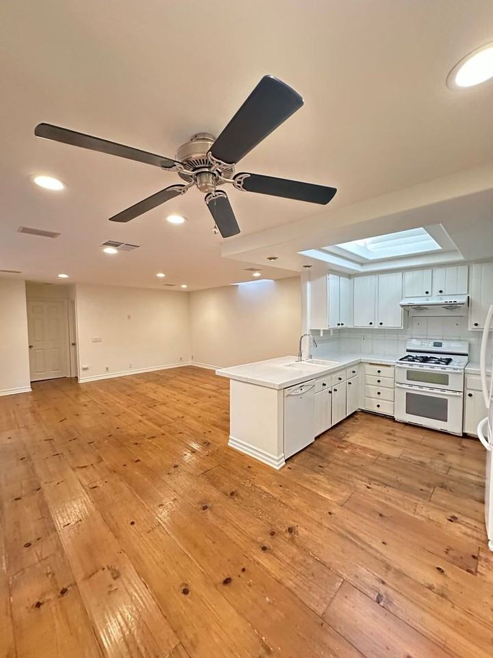 14 Tangerine - Photo 6 of 27