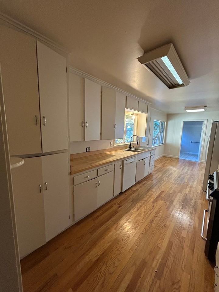 1015 Monterey Street - Photo 3 of 10