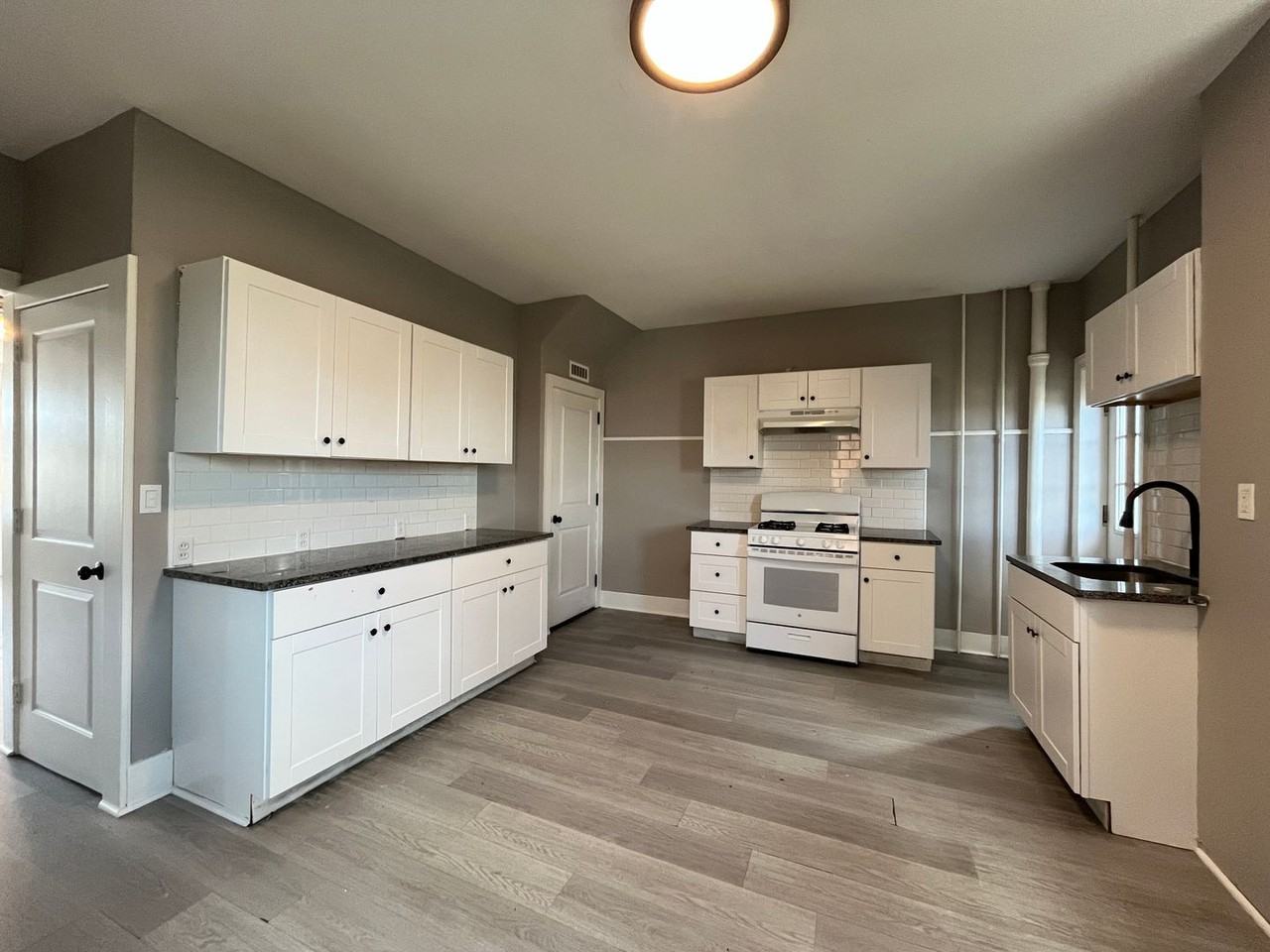 2404 S 4th St - Photo 5 of 22