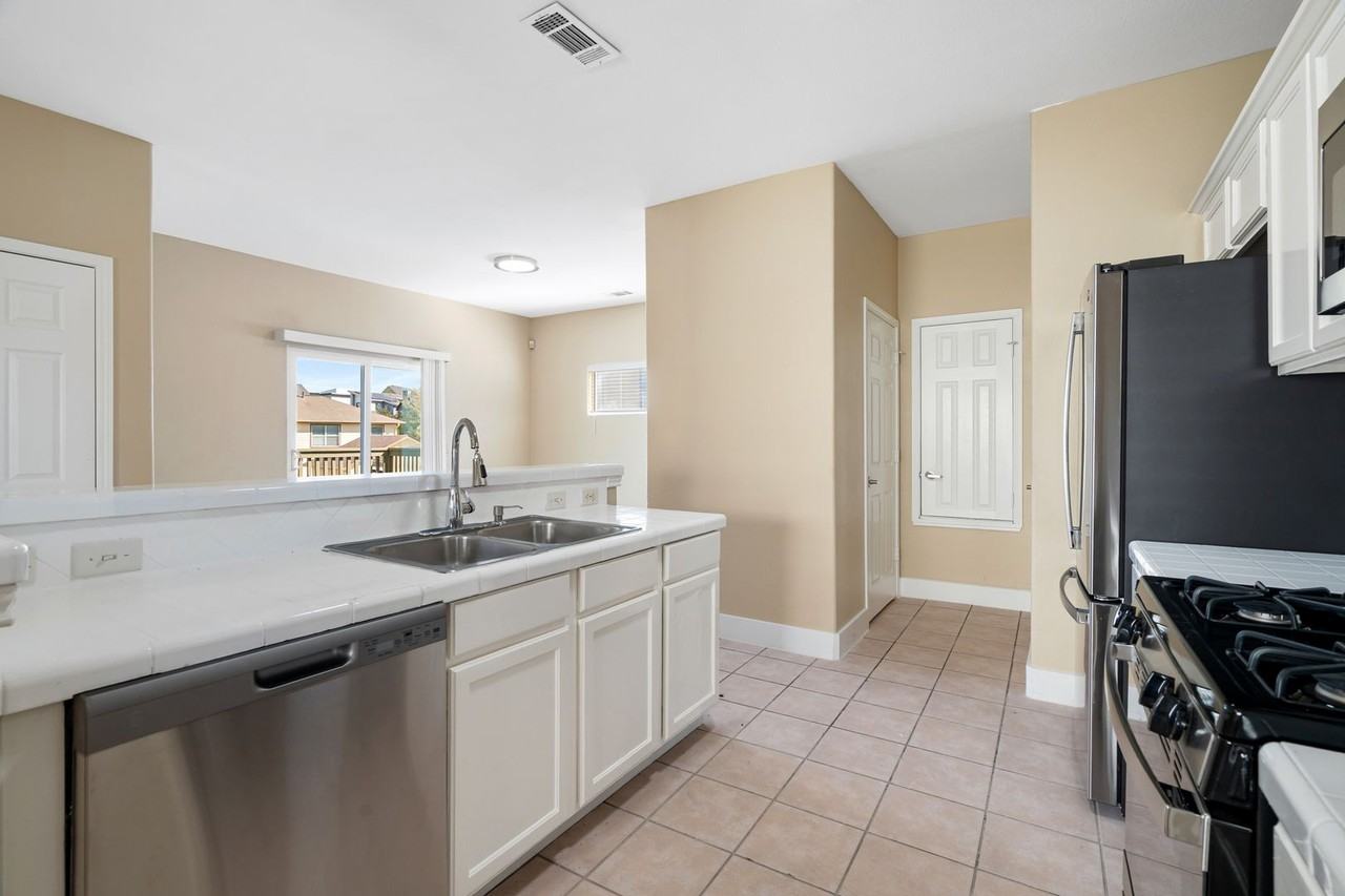 5909 Signal Point - Photo 4 of 32