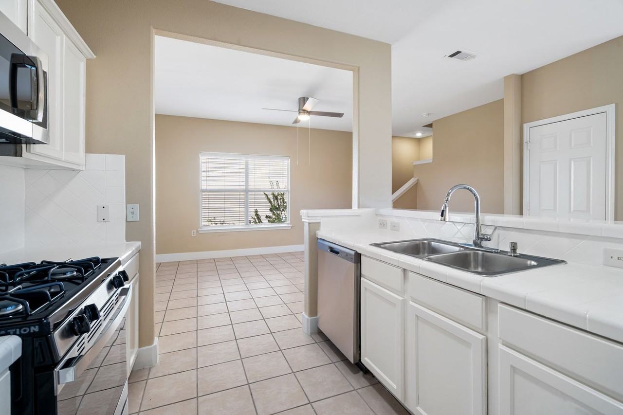 5909 Signal Point - Photo 6 of 32