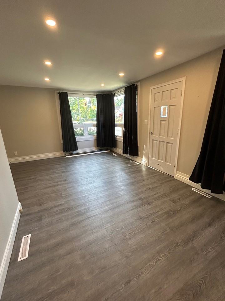 483 Wellington St #MAIN - Photo 7 of 18