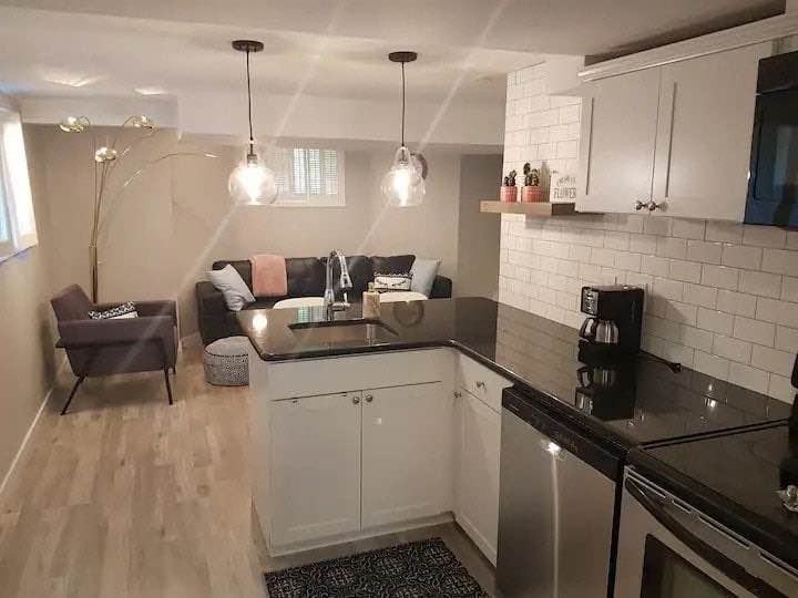 152 Essex St - Photo 3 of 10