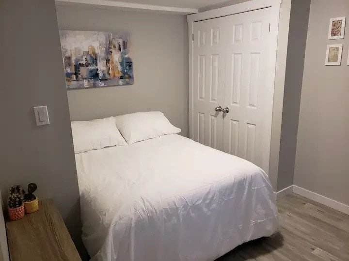 152 Essex St - Photo 5 of 10